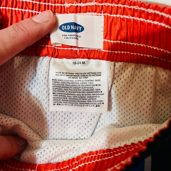 Old Navy brand, toddler boy’s swim set, 2T sunblock top with 18-24m swim trunks - Picture 6 of 6